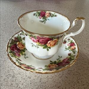 Royal Albert old country roses, teacup and saucer set, plate